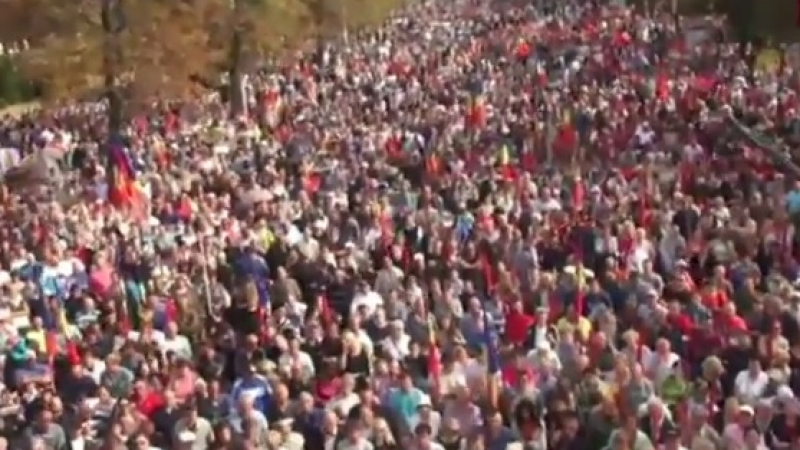 В Кишинев става страшно! Хиляди излязоха на протест срещу властта (ВИДЕО)