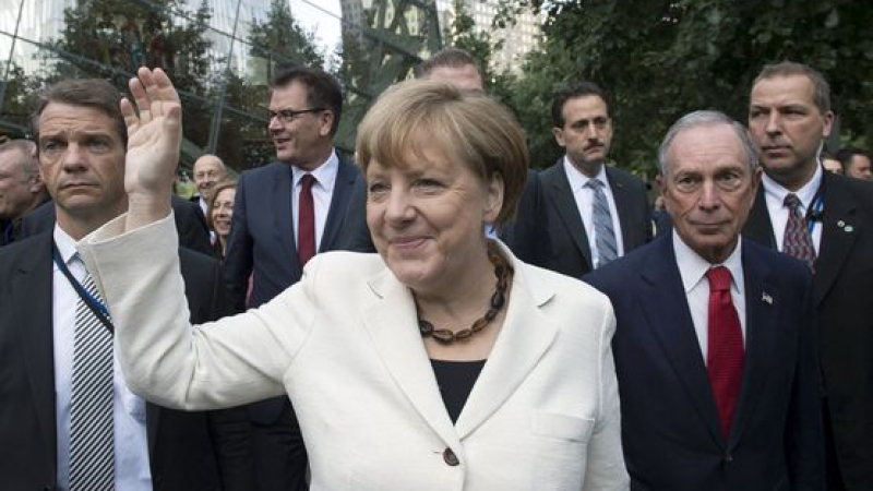 Меркел продължава да губи популярност заради бежанците