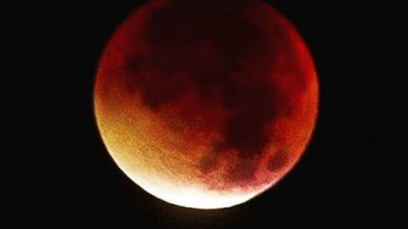 Светът видя кървавата луна, България се размина с феномена (СНИМКИ/ВИДЕО)