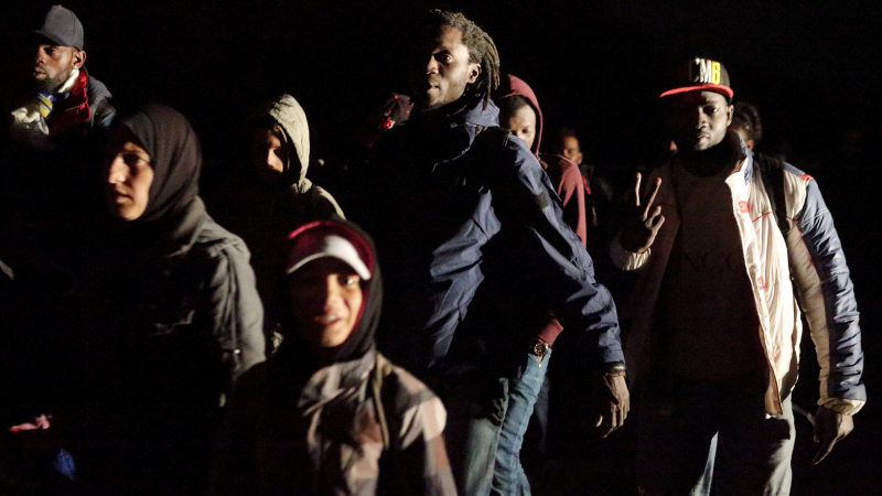 Търсят бежанци по &quot;Тракия&quot; след сигнал, че се скитат по шосето 