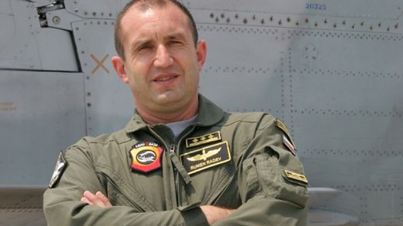 Премиерът разубеди шефа на ВВС за оставката 
