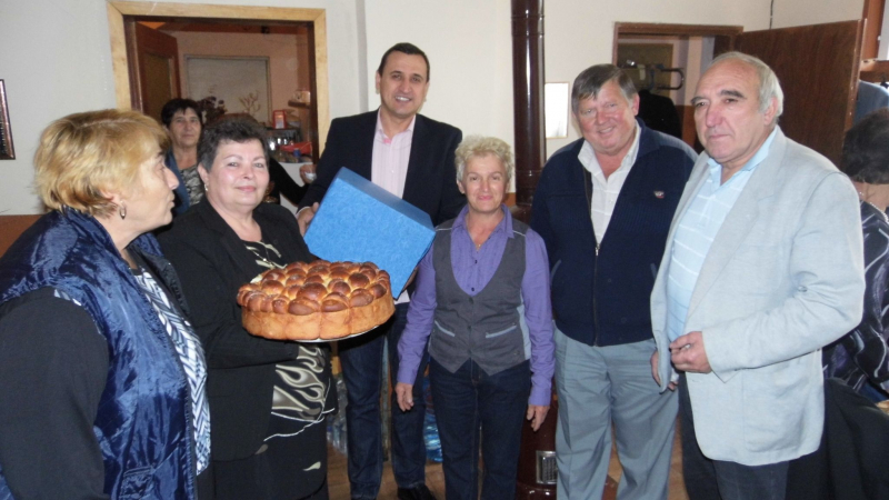 Кандидатът на ГЕРБ за кмет на Пазарджик се срещна с пенсионери от с. Звъничево на техния празник