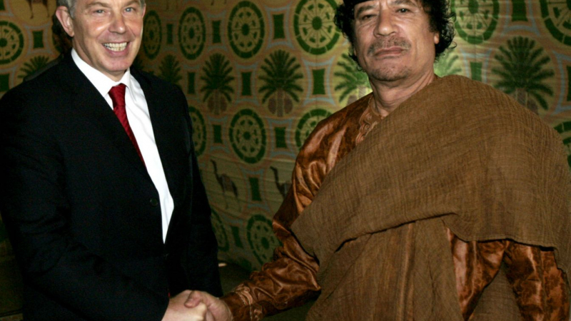 Разкритие: Блеър подшушнал на Муамар Кадафи „Скрий се” в навечерието на интервенцията на НАТО в Либия