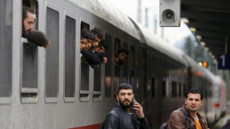 Бежанците спряха влаковете между Залцбург и Германия 