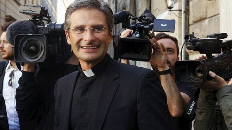 Свещеник от бившата Инквизиция призна: Аз съм гей (ВИДЕО)