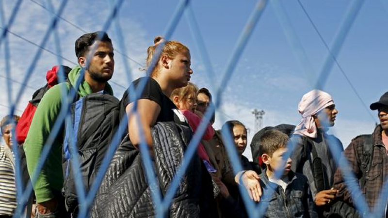 ЕК допуска създаването на временни транзитни зони за бежанци в ЕС