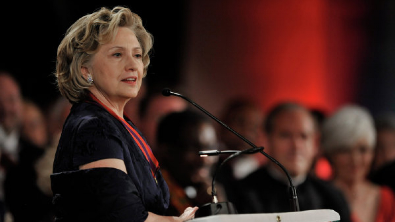 NYP: Хилъри Клинтън редовно бие съпруга си Бил 