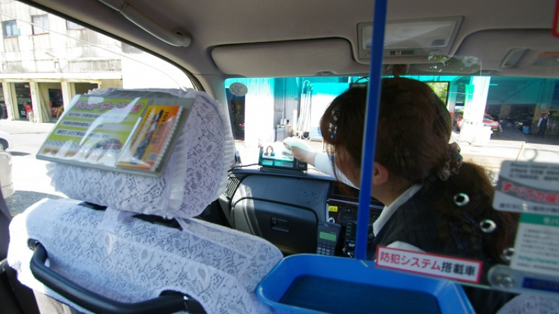 Таксита без шофьори пускат в Япония догодина