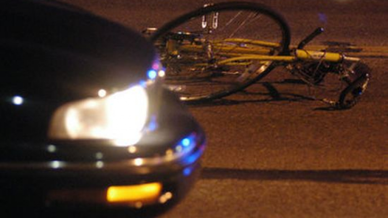 Първо в БЛИЦ: Пийнал столичен колоездач се заби в кола
