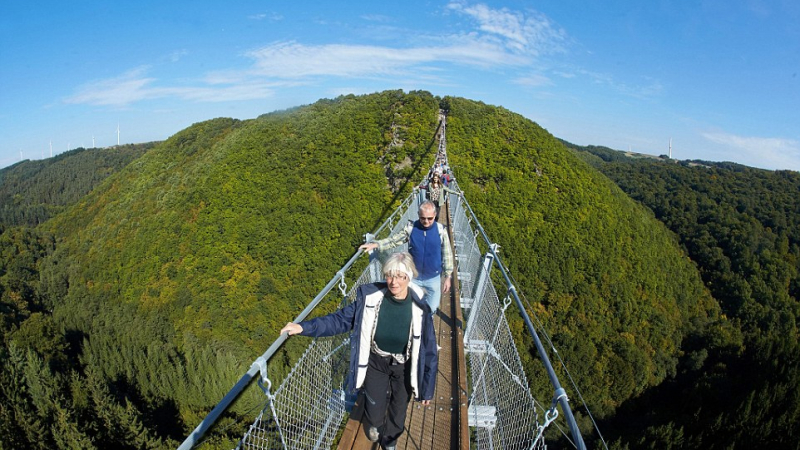 В Германия откриха моста, от който могат да ви настръхнат косите (СНИМКИ/ВИДЕО)