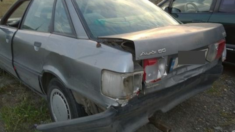 Млад шофьор наниза две коли в Бургас