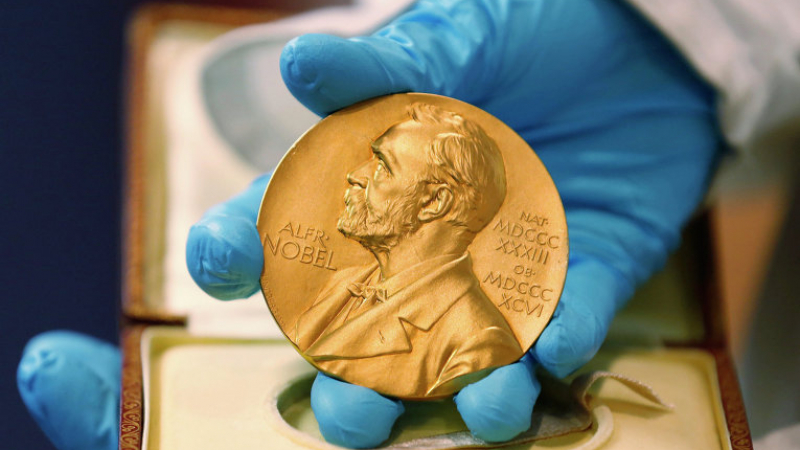 Нобелов лауреат на шега обеща половината премия на микробактериите
