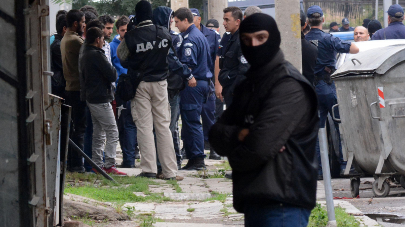 Рекорд! 107 чужденци задържани при полицейска акция в столицата