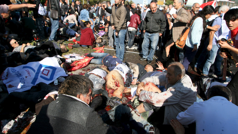 Появи се ВИДЕО от мига, в който избухва първата бомба в Анкара