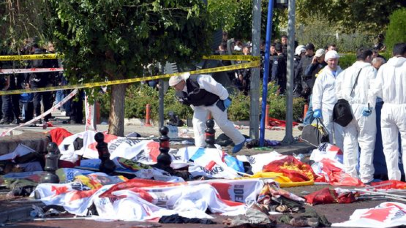 Броят на жертвите на атентата в Анкара достигна 95 души 