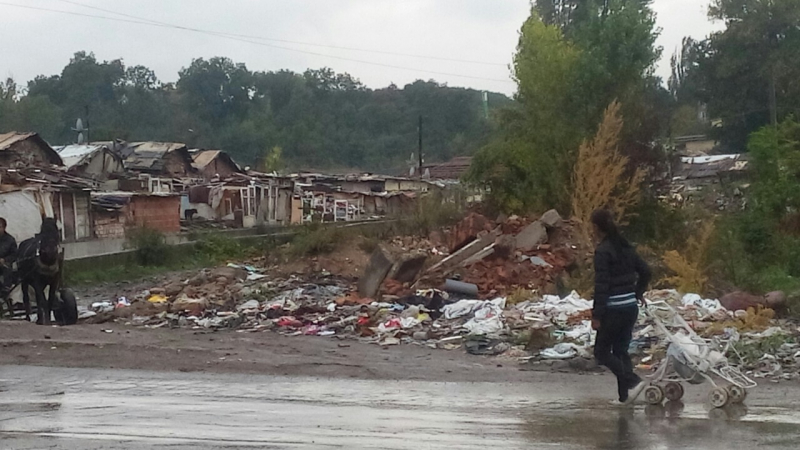 Голяма секира чака близо 100 български роми в Италия
