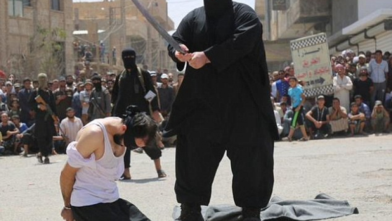 Булдозера – маскираното чудовище на „Ислямска държава” (СНИМКИ)