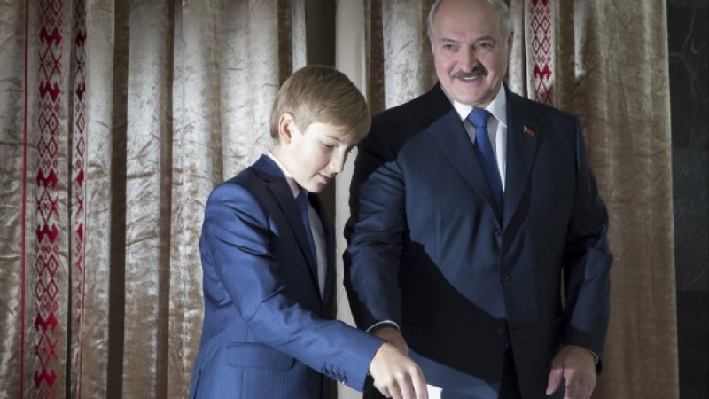 Спрягат 11-годишно момче за поста на последния диктатор в Европа