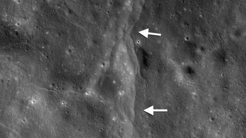 Учени: Земната гравитация набраздила повърхността на Луната с „мрежа” от пукнатини