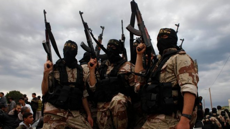 Безмилостно: &quot;Ислямска държава&quot; екзекутира 14 свои за бягство от бойното поле 