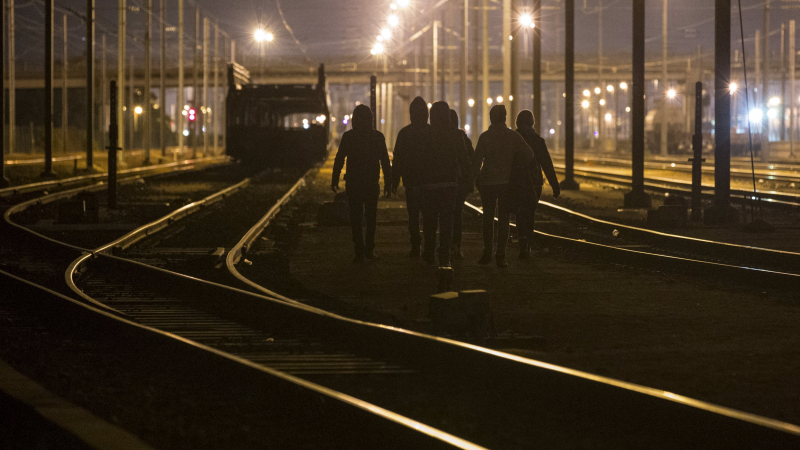 300 протестиращи спряха влаковете под Ламанша, за да пуснат бежанци