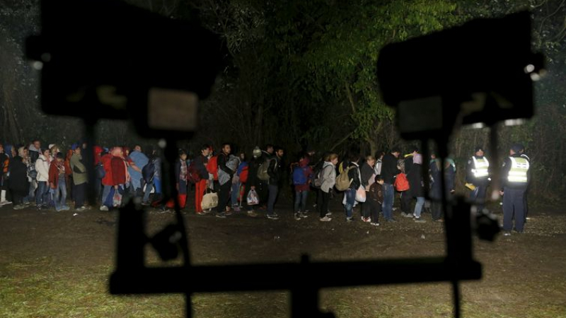 Близо 3000 мигранти са влезли в Словения от Хърватия в събота