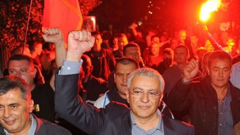 Премиерът на Черна гора Мило Джуканович е напуснал страната