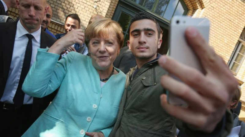Германия трупа дългове заради бежанците
