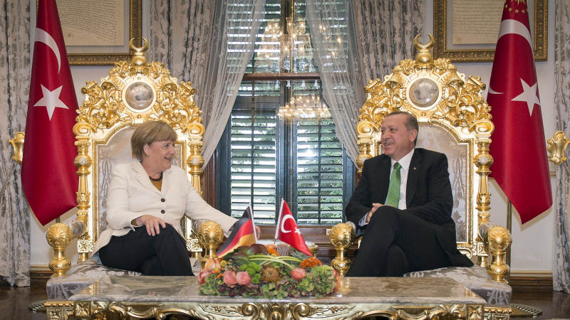 Меркел изсипа торба с добри новини в Анкара