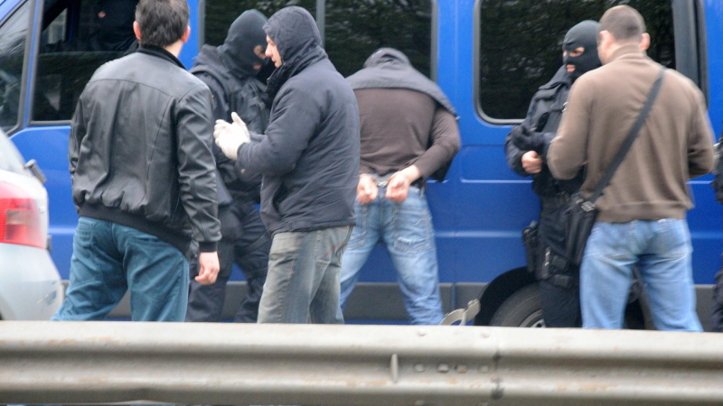 Нов удар на спецкацията: 30 арестувани за час в София!