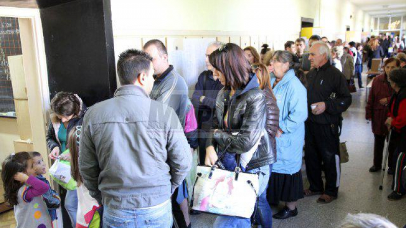 Какво става в Пловдив? Час и 40 минути на опашка за гласуване