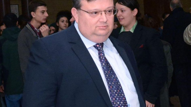 Цацаров иска от парламента разрешение за задържане на Сидеров и Чуколов