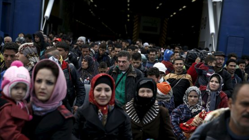 Турция предупреди: Още един милион мигранти тръгват към Европа през зимата   