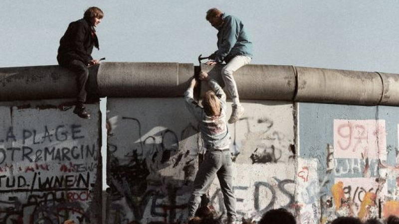 На 86 години почина човекът, обявил падането на Берлинската стена