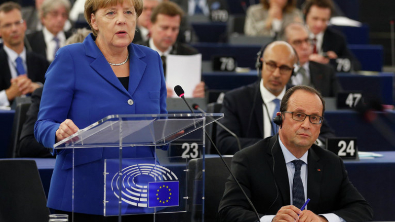 FAZ: Меркел очаква до милион бежанци в Германия до края на 2015 година 