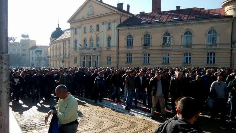 Фейсбук се взриви! Униформените масово искат оставките на Бъчварова и Ненчев!