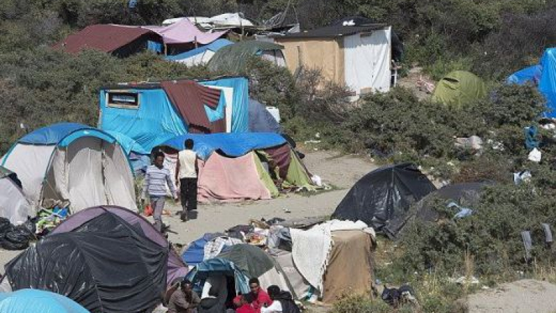 Мръсотия и пиянски свади в бежанския лагер в Кале