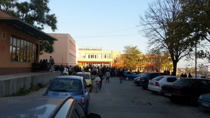 Прокоба тегне над гимназията в Сливен: Момче се самоуби преди драмата със Симона