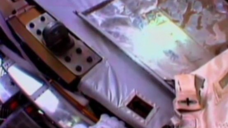 Двама астронавти прекараха над 6 часа в открития космос (ВИДЕО)