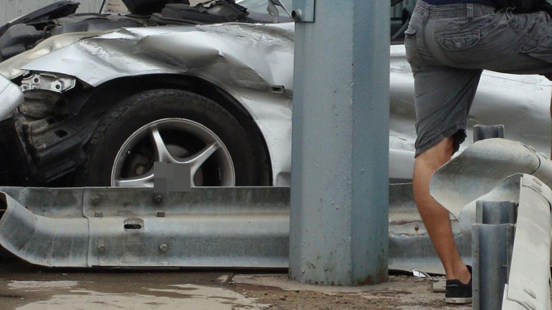 Шофьор изора тротоар и намачка ламарини на разсъмване в София