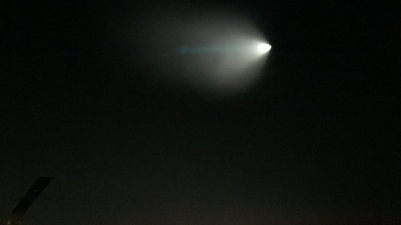 Лос Анжелис настръхна ужасен от мистериозна светлина в нощното небе (ВИДЕО)