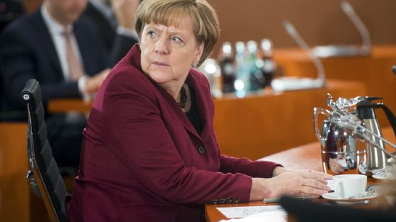 Меркел: Стена срещу бежанците между Германия и Австрия може да доведе до военно напрежение на Балканите