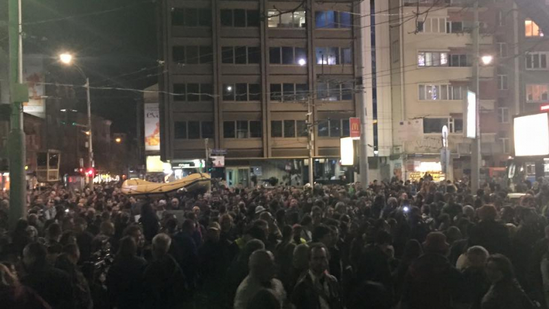 Над 300 души блокираха кръстовището на &quot;Попа&quot; срещу изсичането на Витоша 