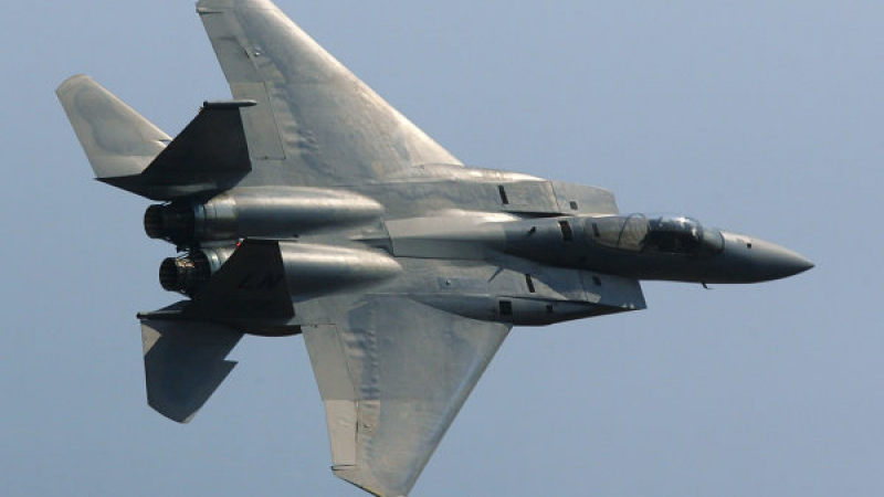 Защо шест изтребителя F-15 на САЩ долетяха в Турция за операцията срещу ИД?
