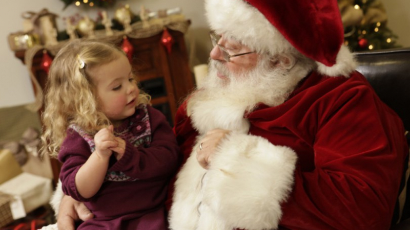 Този списък ще ви разплаче: Бъдете Дядо Коледа за едно сираче
