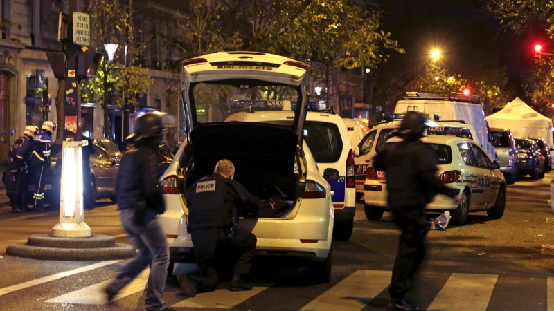Прокурорът на Париж: Шест са терористичните атаки тази нощ в града