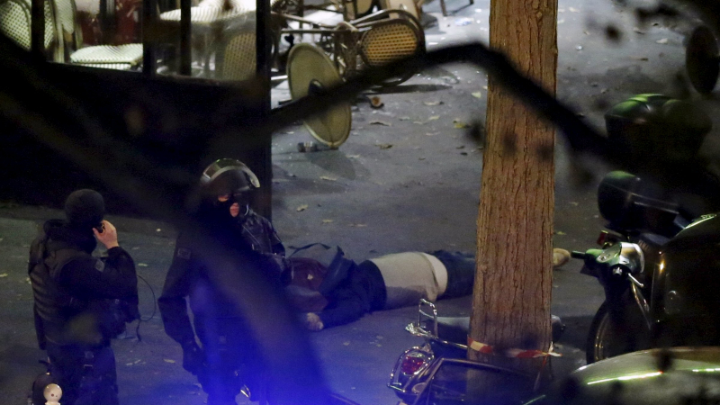 Най-малко 100 са убитите при кървавата атака в зала „Батаклан“ в Париж