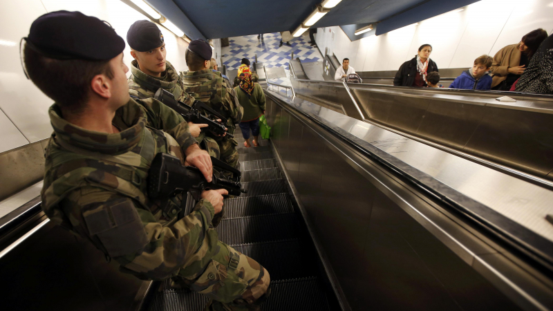 Близо 10 000 войници ще гарантират сигурността във Франция 