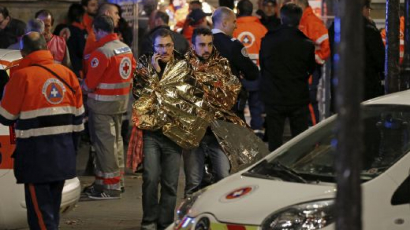 Жертвите след касапницата в Париж се увеличават, вече са 132