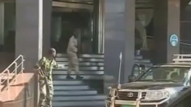 Сред купища трупове всички заложници в Мали са освободени (ВИДЕО)